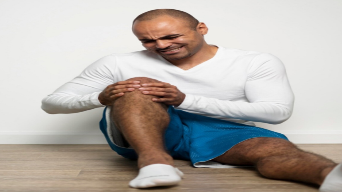 Knee Pain in Your 30s: Why It May Be a Sign of Early Ageing, Explains Dr Rajesh Verma