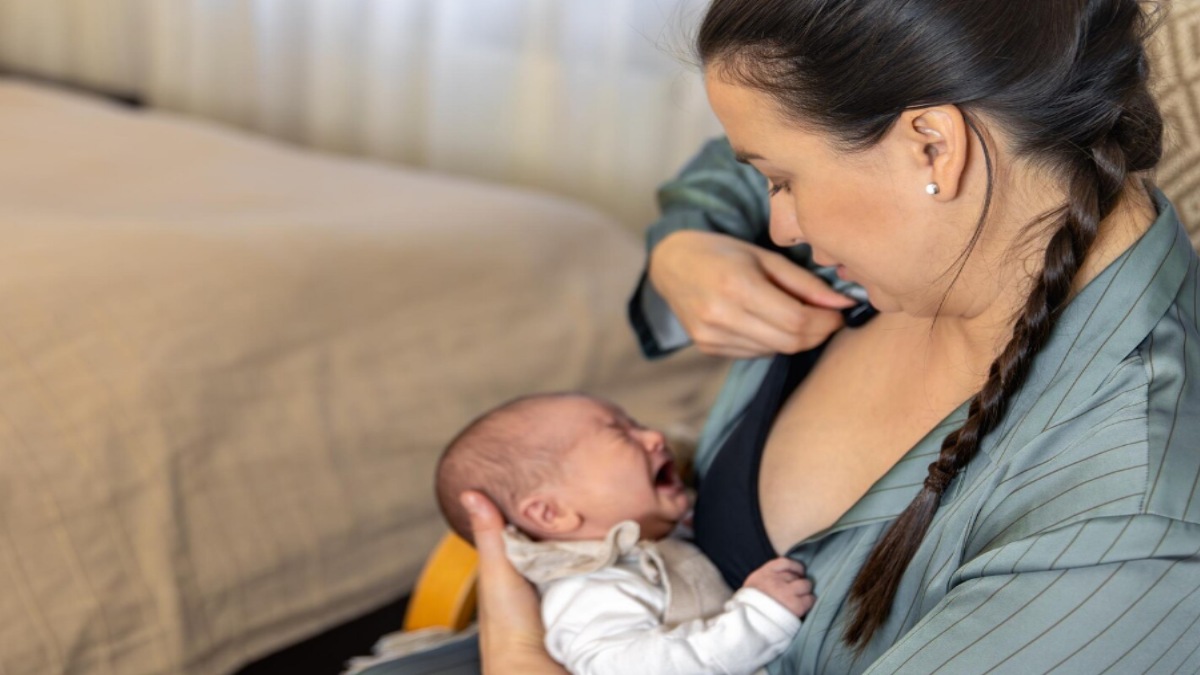 Problems With Latching On or Sucking: Causes, Signs and Helpful Breastfeeding Tips