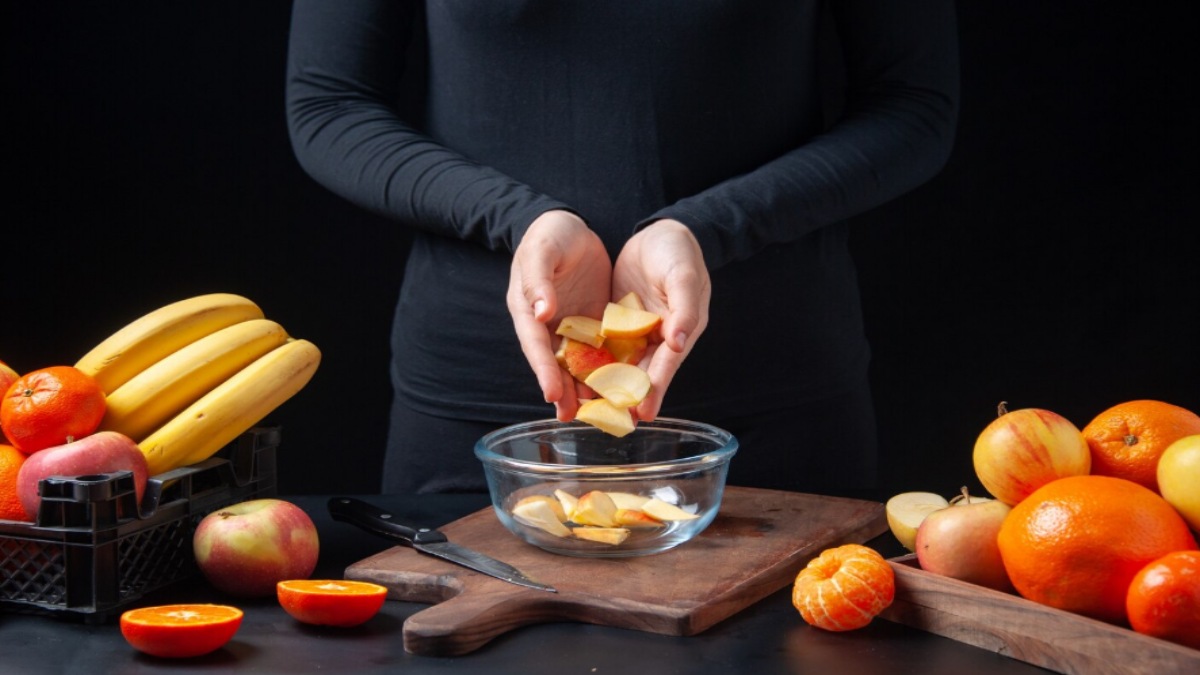 Internet Says Eating Fruit at Night Can Cause Weight Gain: What Does Science Say? Dr Zenith Sinojiya Explains