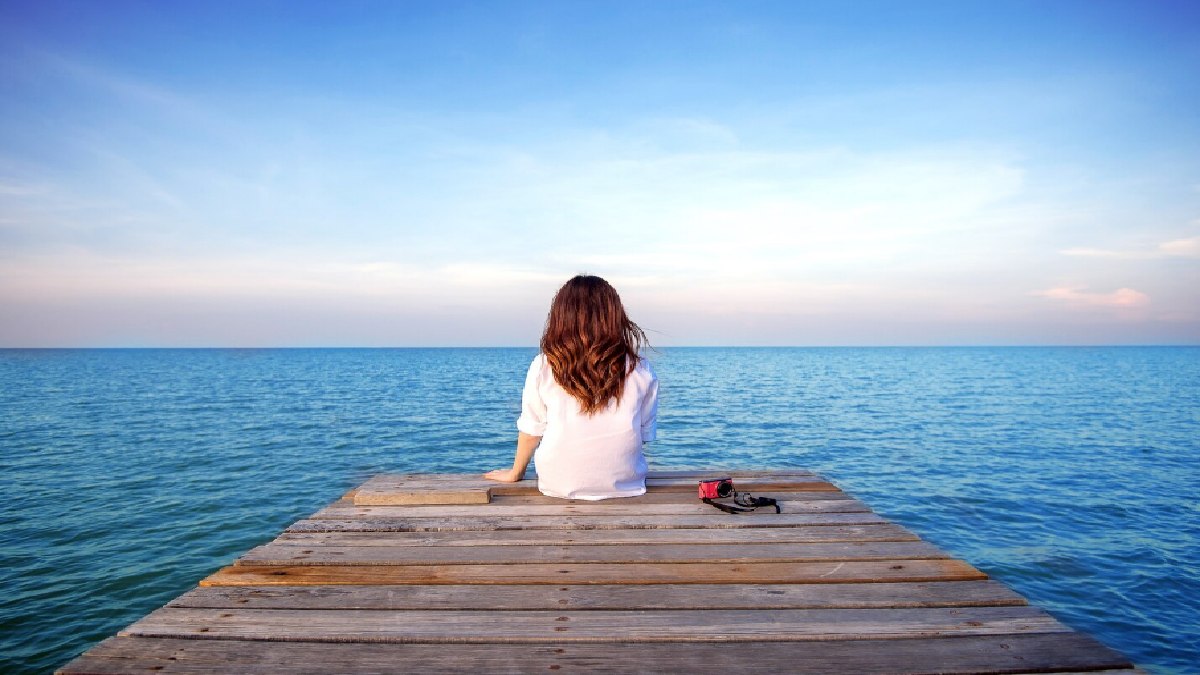 How to Be Happy Alone: 10 Simple Ways to Enjoy Your Own Company and Build a Fulfilling Life