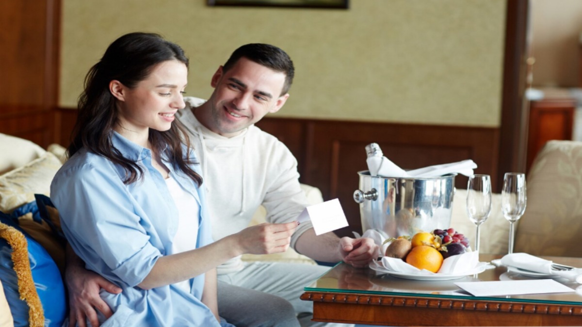 Should You Split the Bill Equally? Why This Simple Money Decision Says More About Your Relationship Than You Think