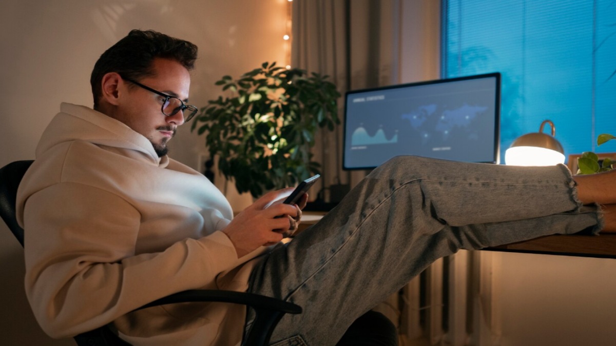 Trading Sleep for Screen Time? 4 Simple Tips to Break the Late-Night Phone Habit