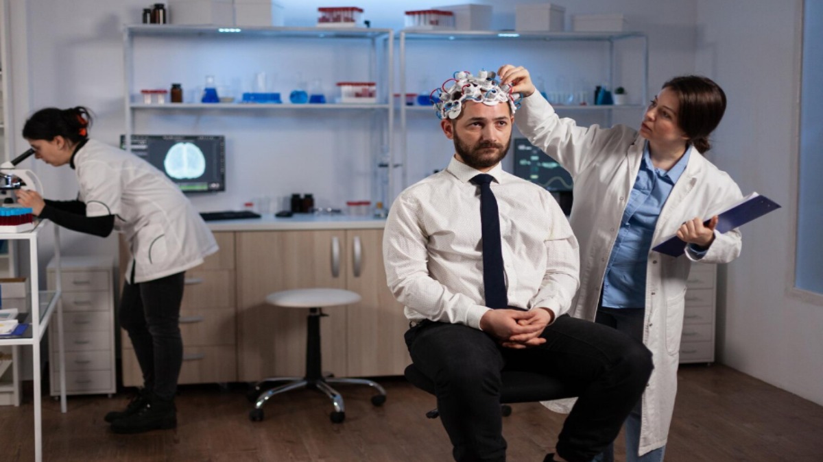 Hooked to Doomscrolling? Neurologist Dr. Sudhir Kumar Explains Its Impact on Memory, Focus, and Cognitive Function