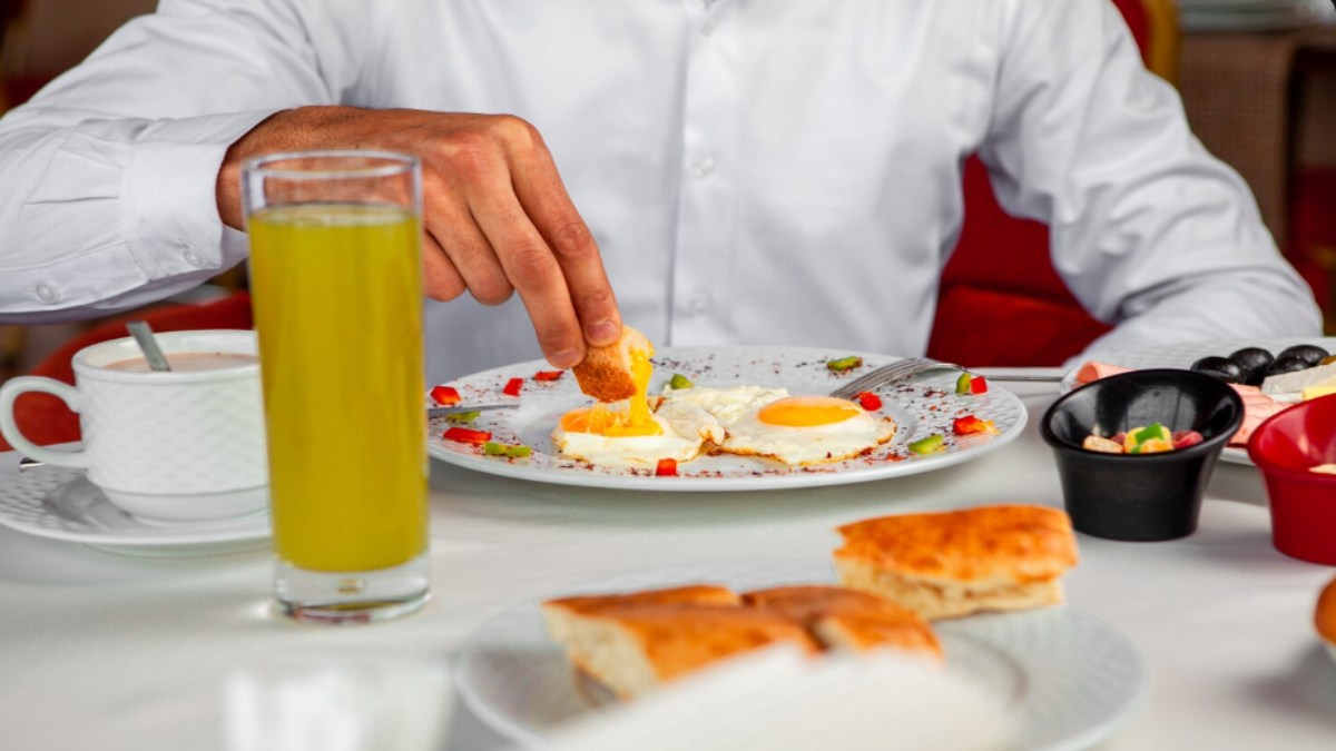 Waking Up Hungry? Your Dinner Timing Could Be Behind Your Morning Cravings