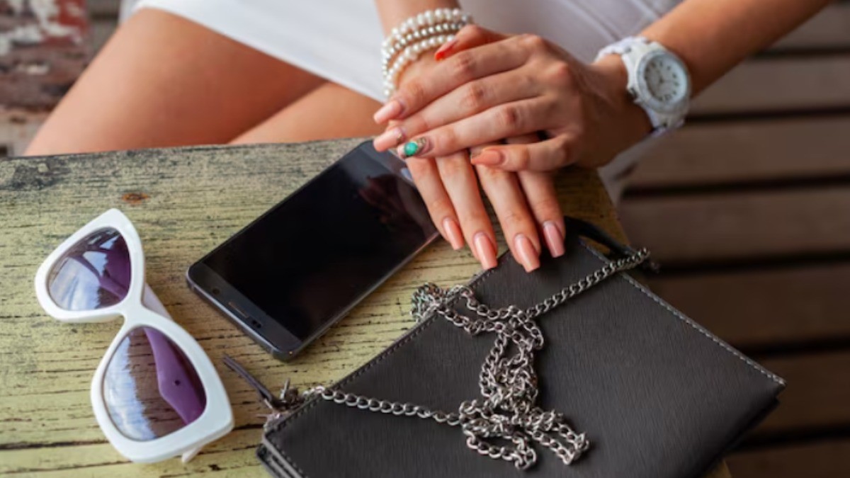 How Accessories Can Transform a Basic Outfit Into a Stylish Look