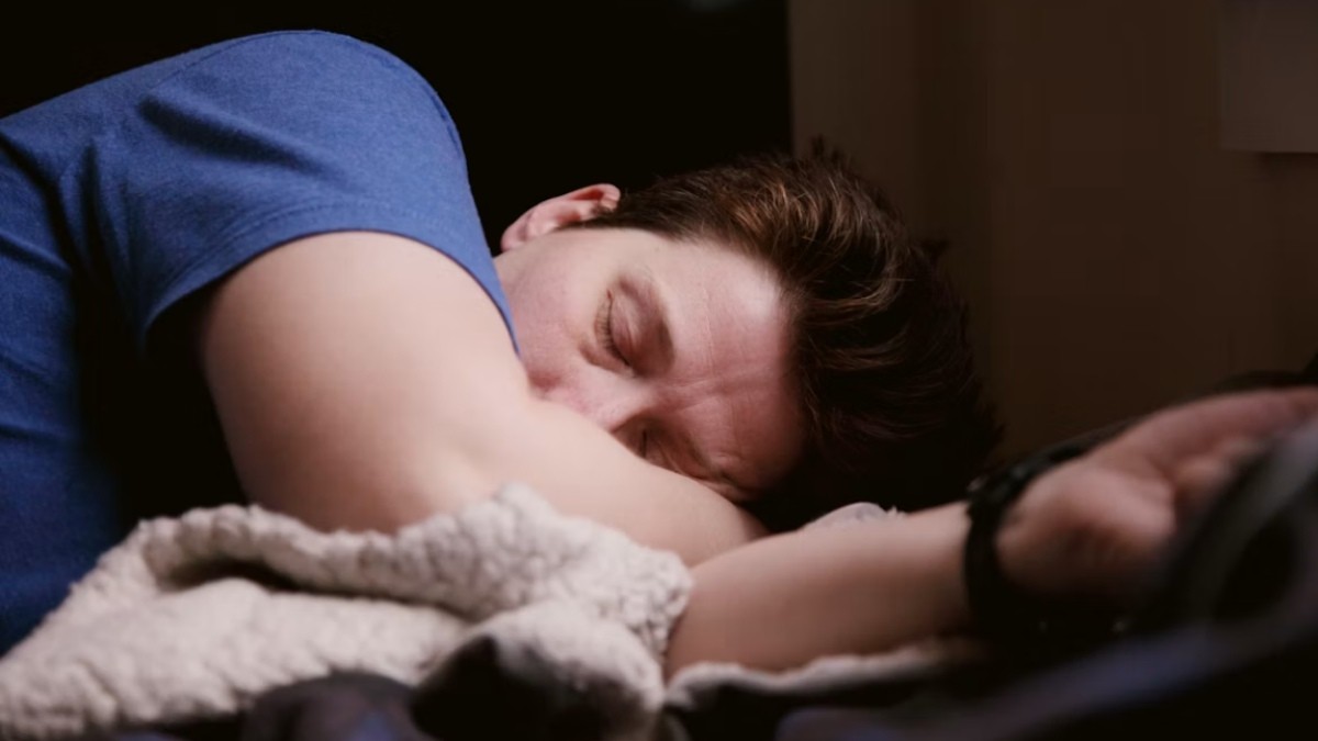 Lost Sleep During The Week? Here's How To Catch Up Without Ruining Your Routine