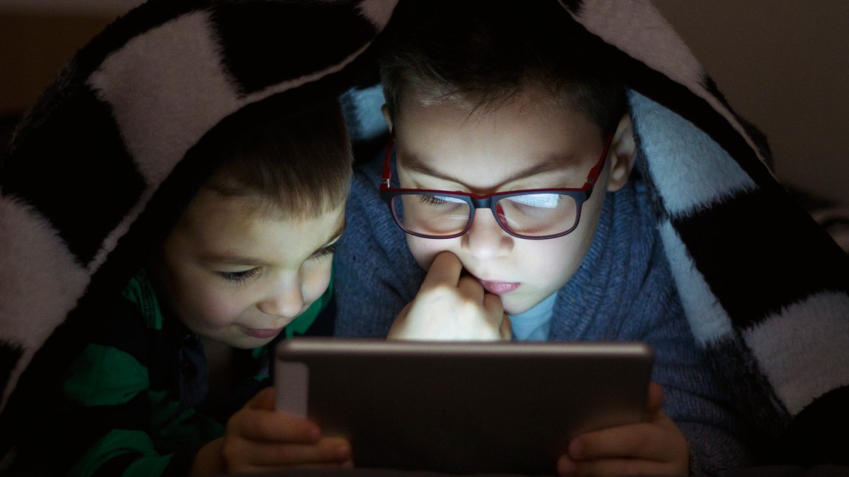 Are Screens Affecting Children’s Eyes? Expert Explains Link With Myopia
