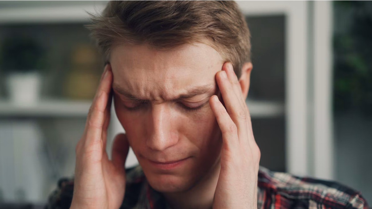Severe Headache With Watery Eyes: Neurosurgeon Explains Sinusitis vs Cluster Headache