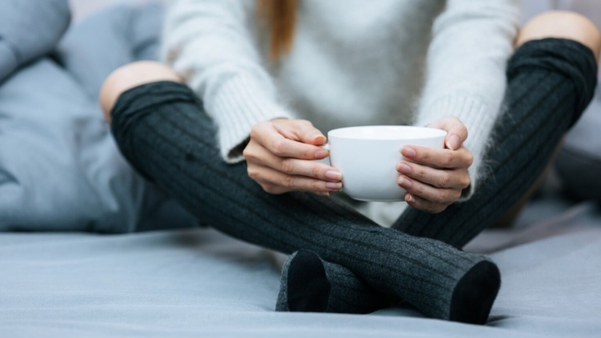 Cold Hands And Feet All The Time? 7 Possible Causes You Should Know