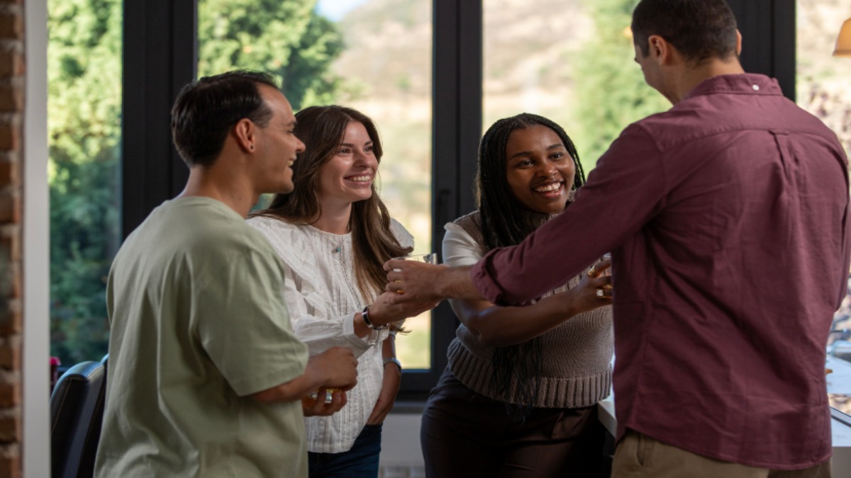 Friendship Breakups Hurt Too: 6 Signs You’re Struggling to Process the Loss and 3 Ways to Heal