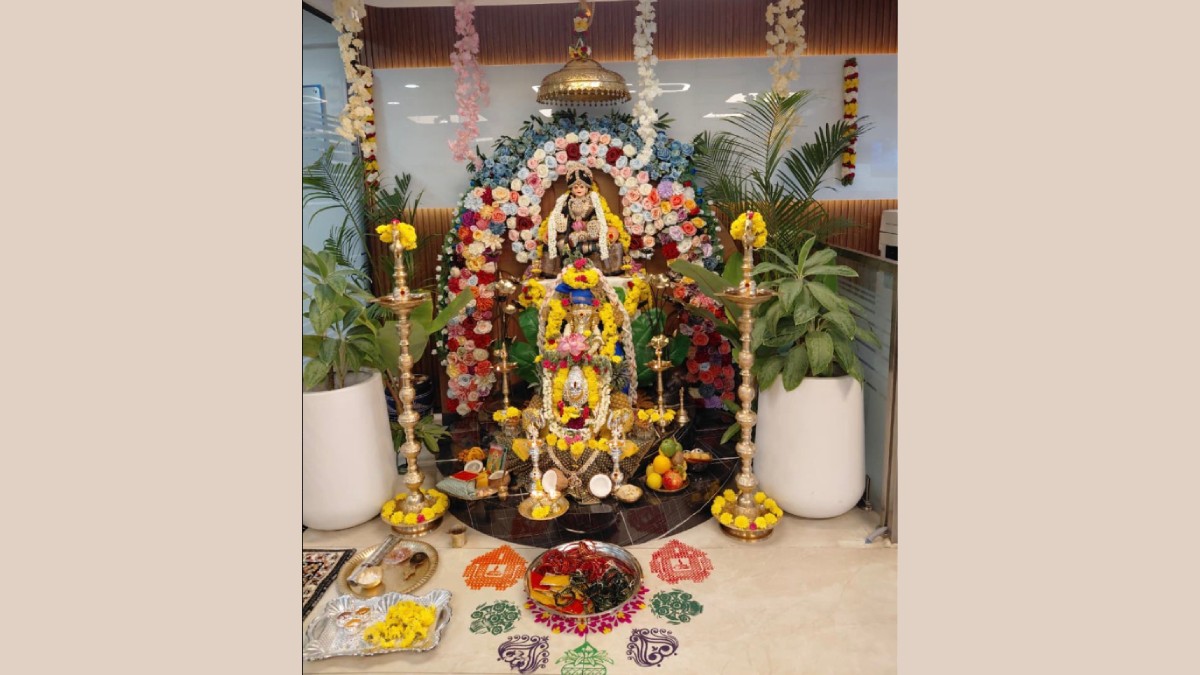 From Cubicles to Culture: Bengaluru-Based Offices Celebrate Varamahalakshmi Festival With Traditional Spirit