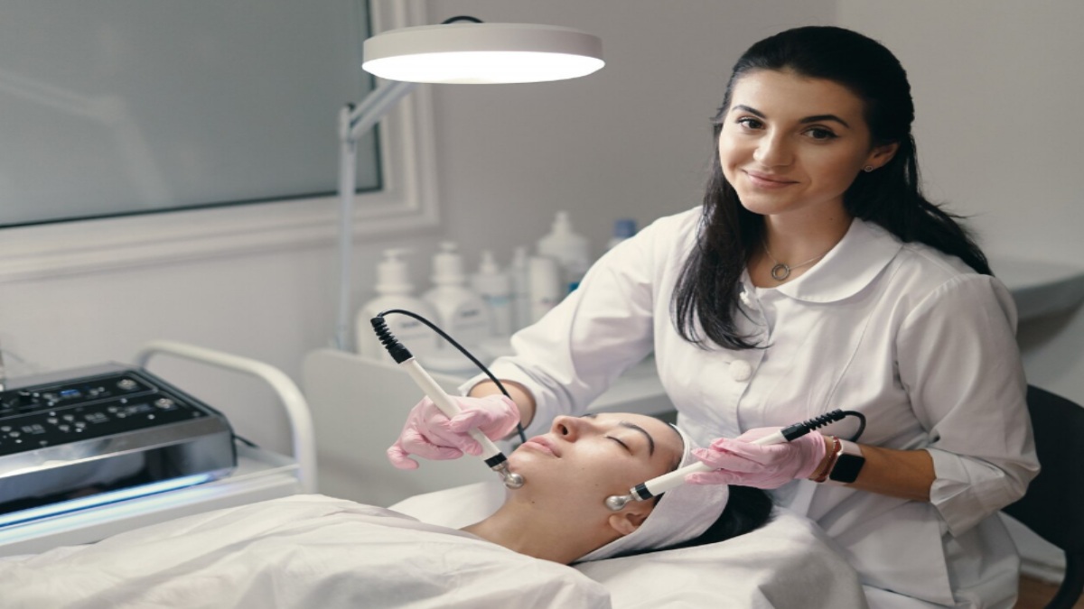 8 Warning Signs Your Skin Needs Professional Treatment, Not Another Home Remedy