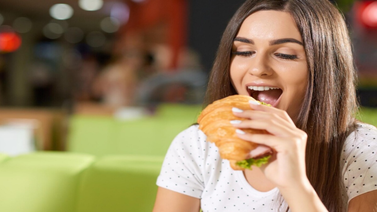 Does Eating With Your Hands Improve Digestion? Physician Dr Kunal Sood Explains Whether the Theory Holds True