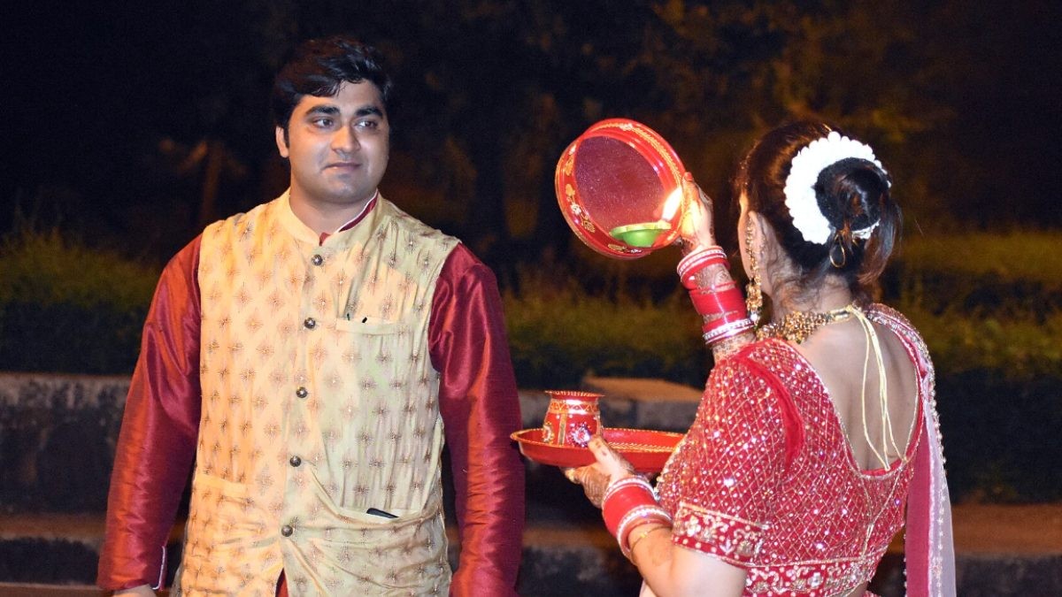 Karwa Chauth 2026 Date and Time: When to Perform Puja and Break the Fast