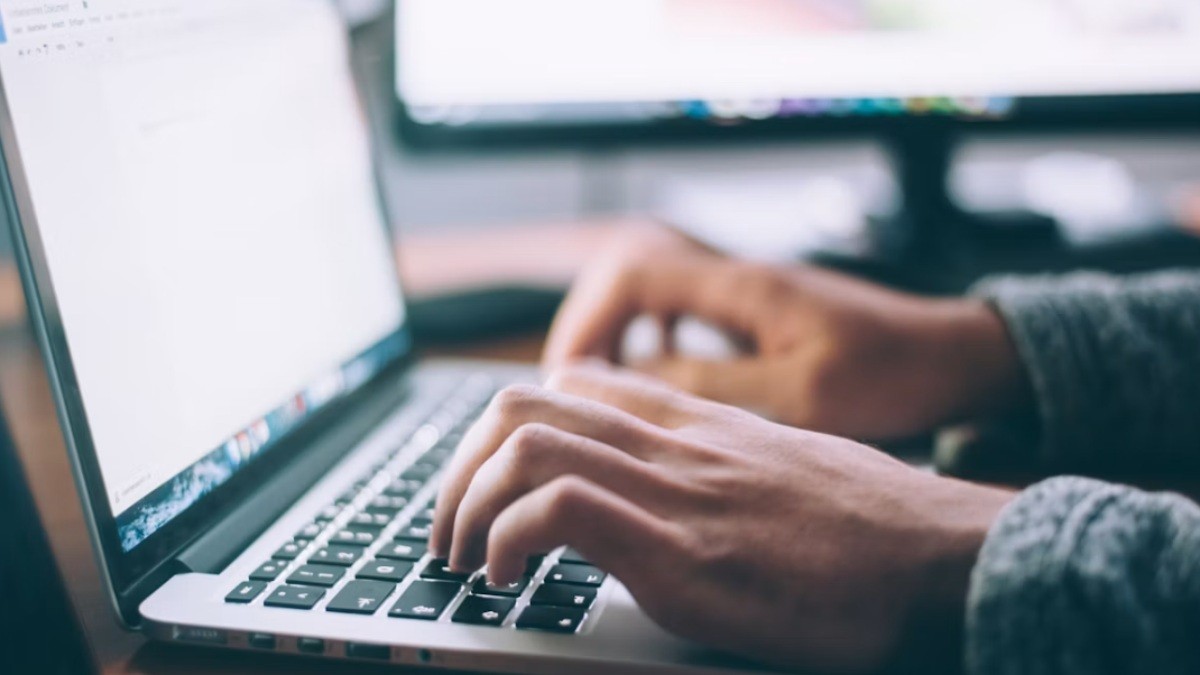 Laptop at Full Brightness? Eye Doctor Explains the Risks of Digital Eye Strain