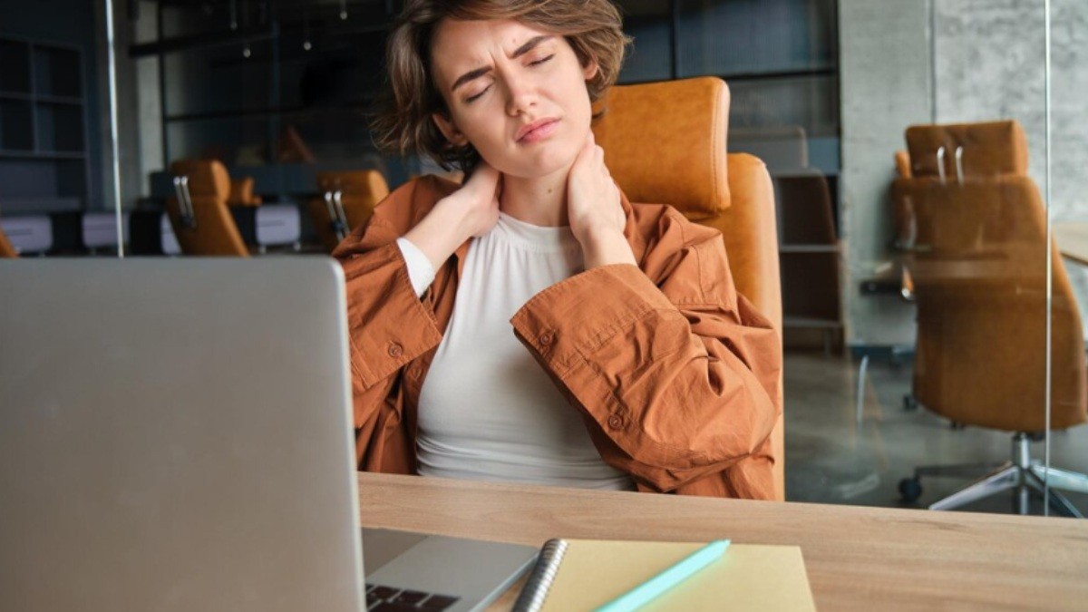 The Growing Problem of Neck and Upper Back Pain From Laptop Use
