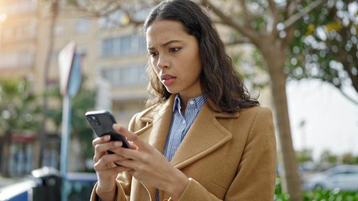 Great on Text but Awkward in Person? Here’s Why the Digital Chemistry Gap Happens