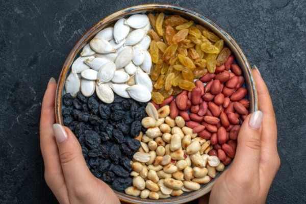 7 Health Benefits of Dry Fruits: Why You Should Eat Them Daily
