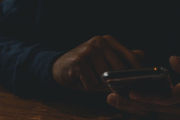 Late-Night Doomscrolling: How Endless Scrolling May Affect Your Nervous System