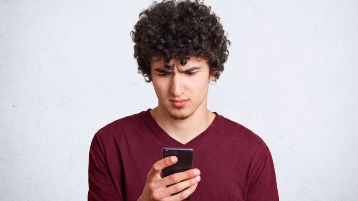 Why You Keep Re-Reading Your Texts: What Psychology Says About Overthinking