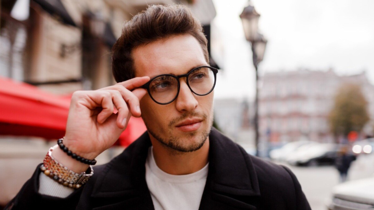Want a Stylish Look? Here's How to Choose Between Specs and Contacts
