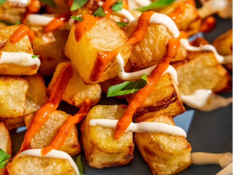 Air fryer patatas bravas