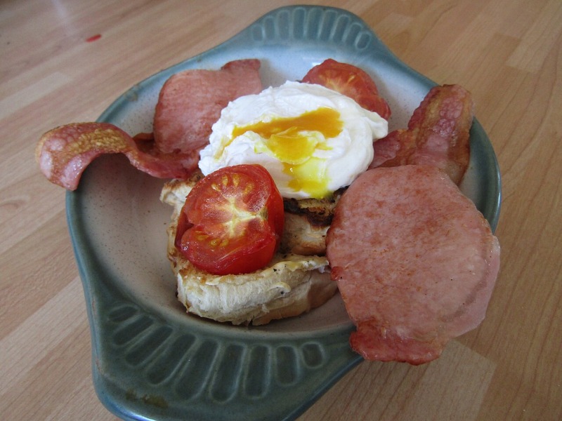 Bacon, Egg, and Tomato Toast