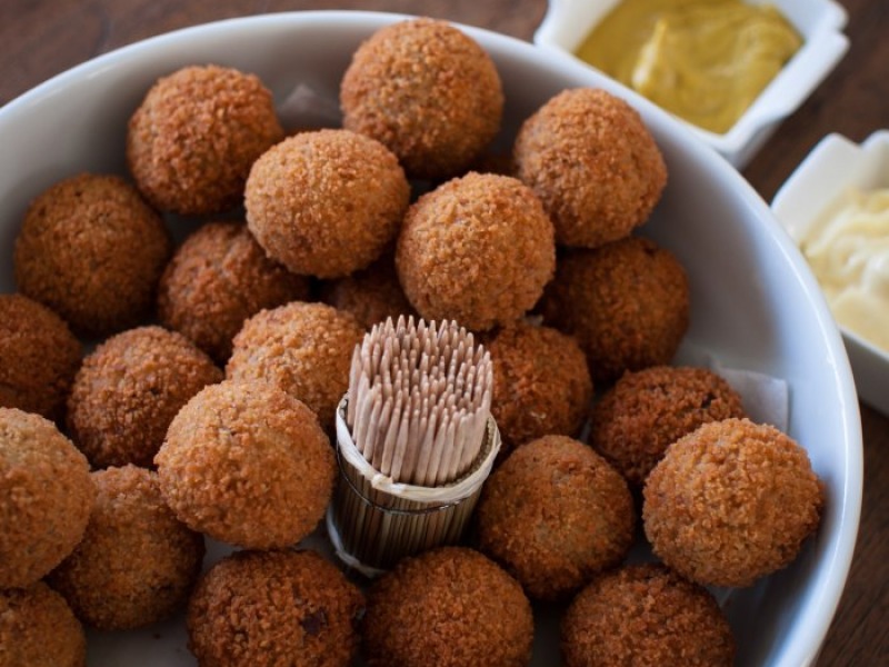Bitterballen (Dutch meatballs)
