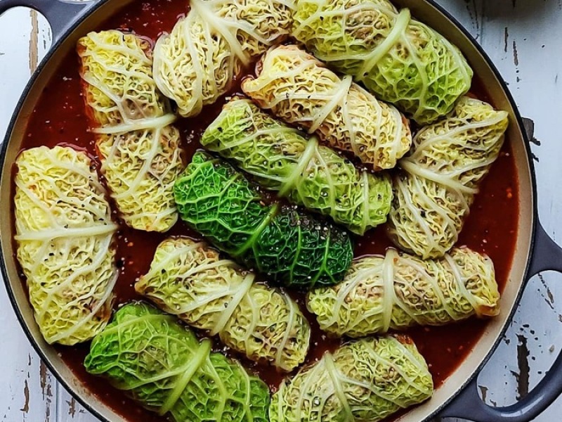 Braised stuffed cabbage