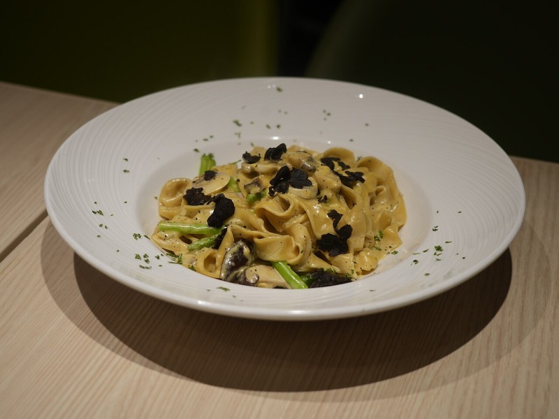 Creamy Pasta with Crispy Mushrooms