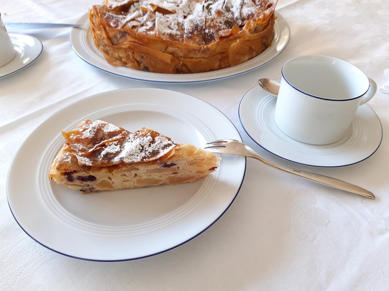 Easy Cranberry & Apple Cake