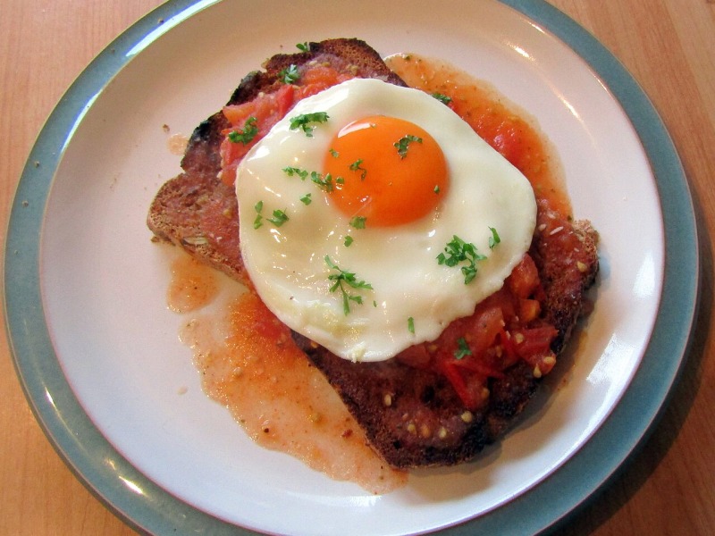 Eggs with Tomato on Toast