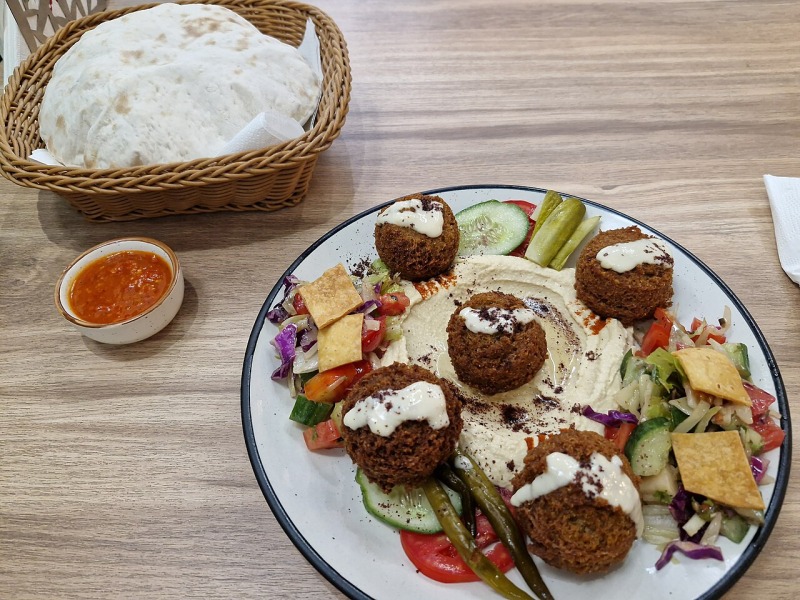 Falafel with Hummus