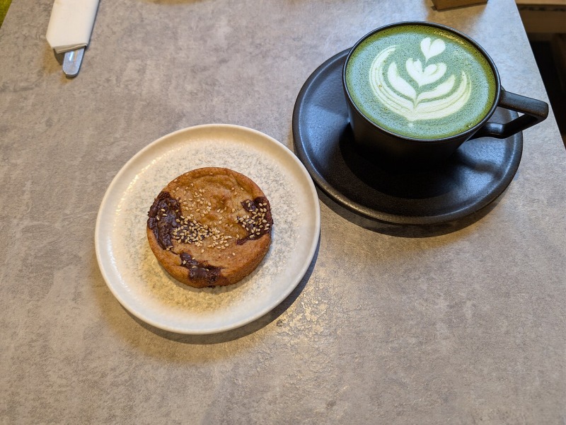 Matcha–Chocolate Chip Cookies