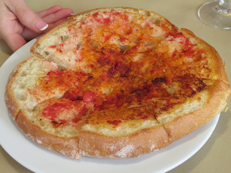 Pan con Tomate
