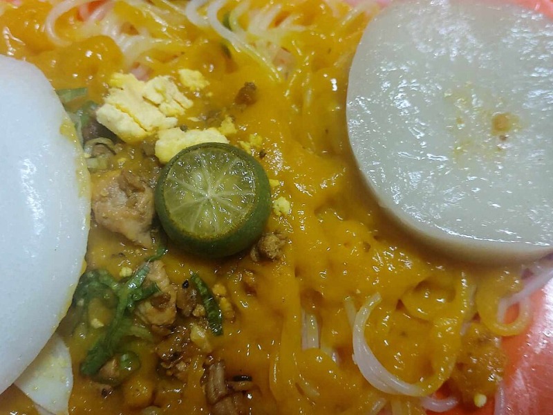 Pansit Palabok (Rice Noodles with Shrimp Sauce)