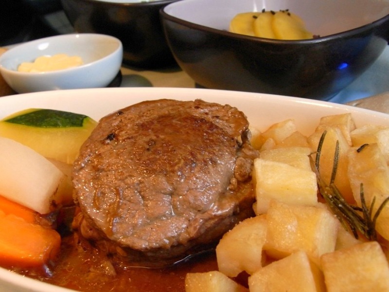 Roast Beef Tenderloin with Port Sauce