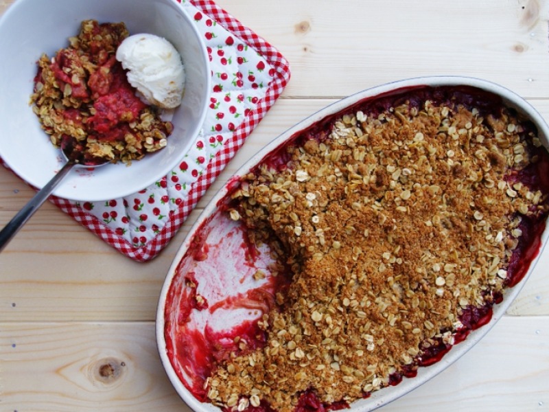 Strawberry and Rhubarb Crumble